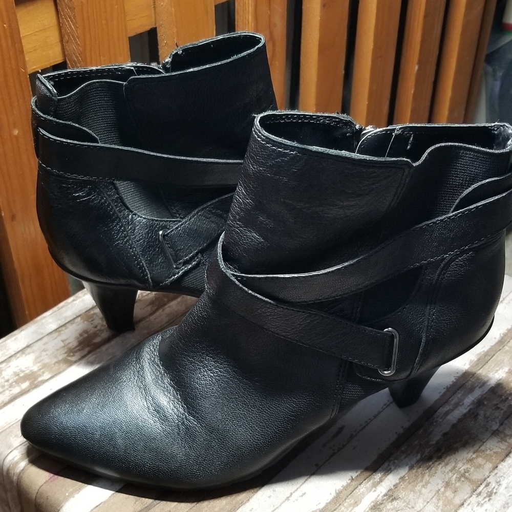 Kenneth Cole Reaction Womens Booties size 8